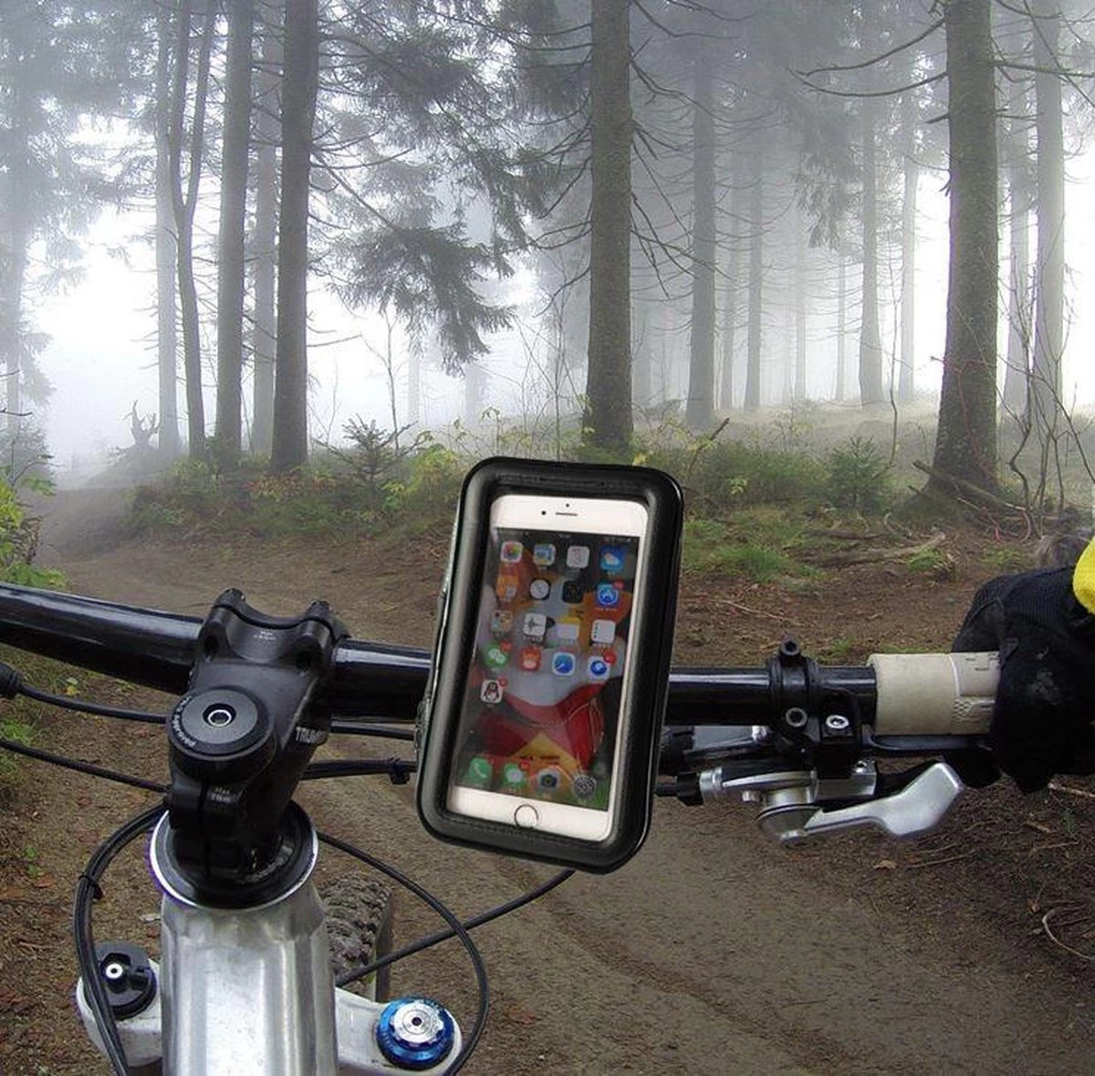 Merkloos Telefoonhouder Fiets Universeel Waterproof - Smartphonehouder O.a Iphone/Samsung - Stuurklem - Tot 7.5 Inch - Zwart Hoesje Met Doorzichtig Folie 5 Merkloos Telefoonhouder Fiets Universeel Waterproof - Smartphonehouder O.a Iphone/Samsung - Stuurklem - Tot 7.5 Inch - Zwart Hoesje Met Doorzichtig Folie - Afbeelding 5