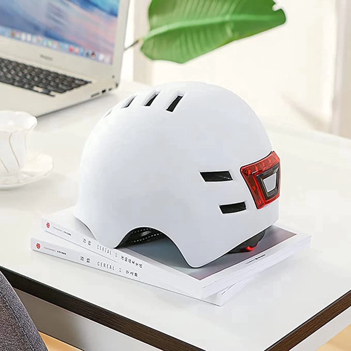 Fietshelm-Met Voor- En Achterlicht-Skatehelm -Maat-M-54 Tot 57cm-Helm Wit - LED Verlichting 2 Fietshelm-Met Voor- En Achterlicht-Skatehelm -Maat-M-54 Tot 57cm-Helm Wit - LED Verlichting - Afbeelding 2