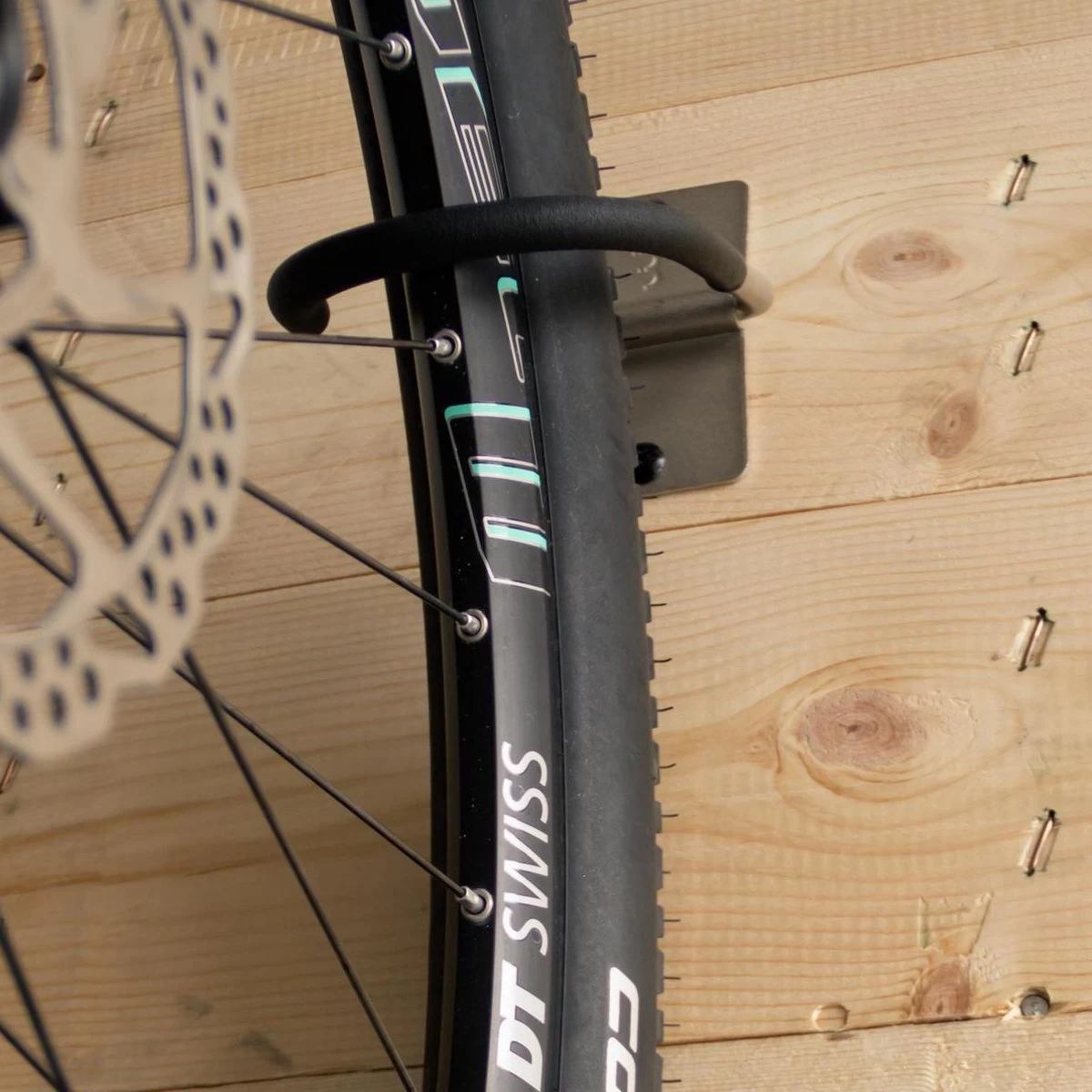 BBB Cycling ParkingHook Fiets Ophangbeugel - Plafond & Muur - Verstelbaar - Fietsdrager - Zwart - BTL-26 2 BBB Cycling ParkingHook Fiets Ophangbeugel - Plafond & Muur - Verstelbaar - Fietsdrager - Zwart - BTL-26 - Afbeelding 2