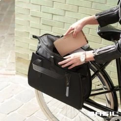 Basil Noir Stuurtas - Enkele Fietstas - Zwart - 17 Liter -Fiets Serie Winkel 1200x1200 9