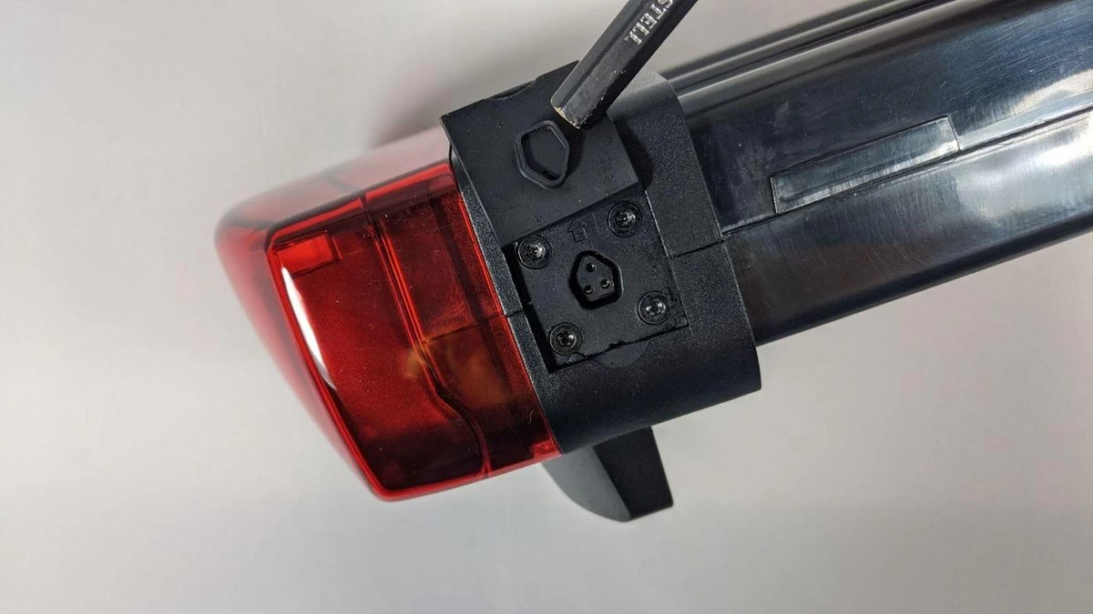 Cortina Ecomo - Elektrische Fietsaccu - 36V - 300Wh (8.3Ah) | Nieuwe Type Ladersaansluiting 2 Cortina Ecomo - Elektrische Fietsaccu - 36V - 300Wh (8.3Ah) | Nieuwe Type Ladersaansluiting - Afbeelding 2