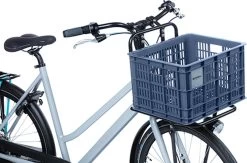 Basil Fietskrat M - Medium - 29.5 Liter - Blauw -Fiets Serie Winkel 1200x792