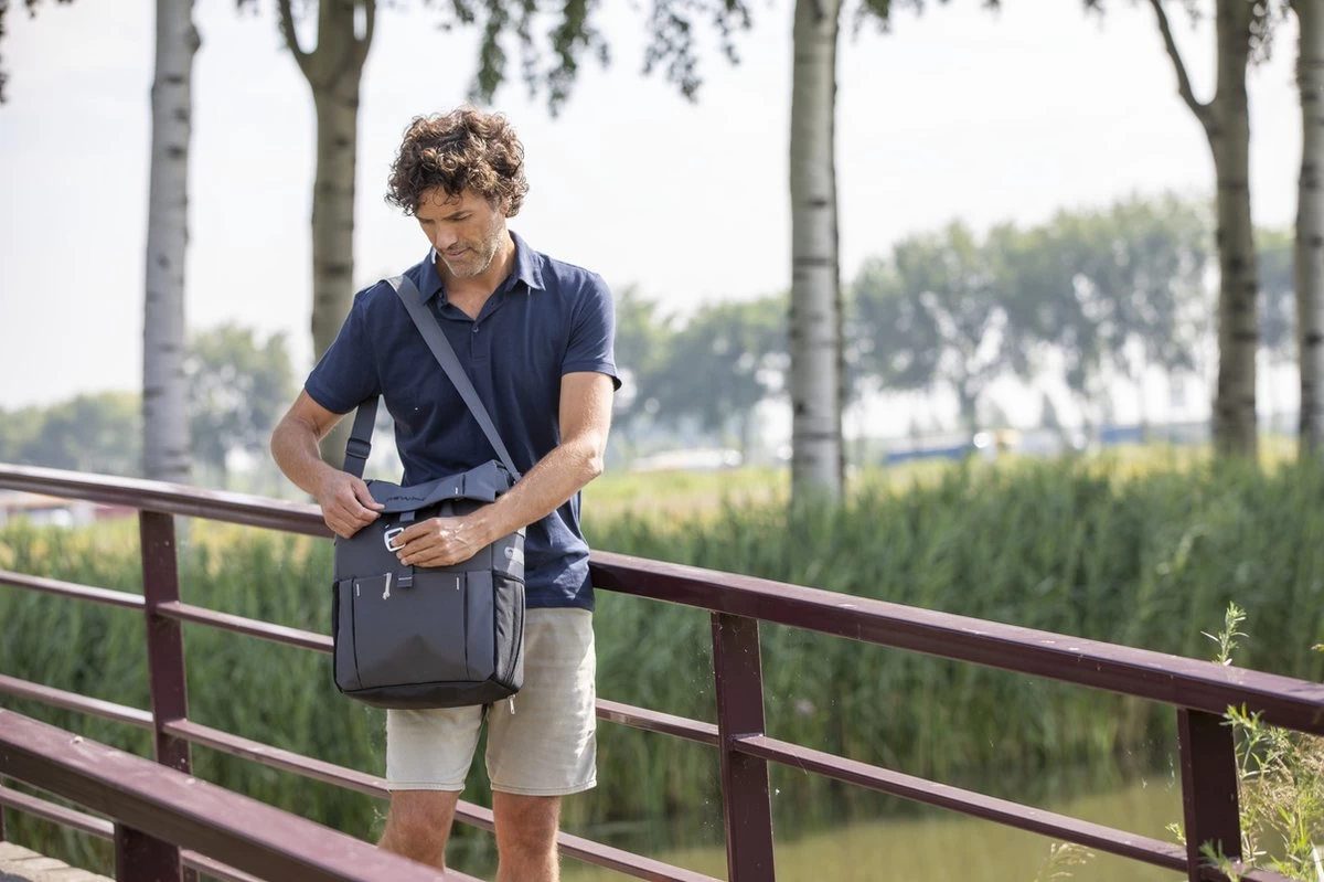 New Looxs Vigo Single Enkele Fietstas - Afneembaar - 18,5 Liter - Grijs 7 New Looxs Vigo Single Enkele Fietstas - Afneembaar - 18,5 Liter - Grijs - Afbeelding 7