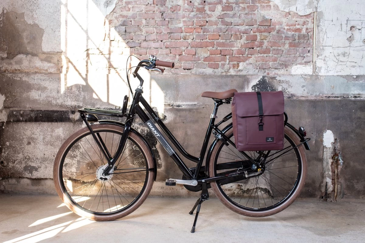 Fastrider Jaxx II Enkele Fietstas - Rugzak - Waterafstotend - Fietstas, Schoudertas En Rugtas In 1 - Paars - 14 Liter 16 Fastrider Jaxx II Enkele Fietstas - Rugzak - Waterafstotend - Fietstas, Schoudertas En Rugtas In 1 - Paars - 14 Liter - Afbeelding 16