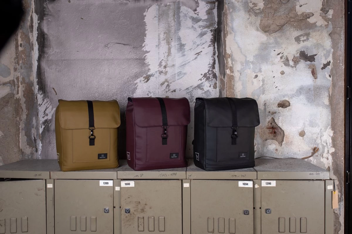 Fastrider Jaxx II Enkele Fietstas - Rugzak - Waterafstotend - Fietstas, Schoudertas En Rugtas In 1 - Paars - 14 Liter 17 Fastrider Jaxx II Enkele Fietstas - Rugzak - Waterafstotend - Fietstas, Schoudertas En Rugtas In 1 - Paars - 14 Liter - Afbeelding 17