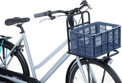 Basil Fietskrat S - Klein - 17.5 Liter - Blauw -Fiets Serie Winkel 1200x821