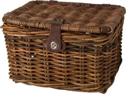Fastrider Sera Rotan Fietsmand - Bruin - 17L - Handgemaakt - Met Klep -Fiets Serie Winkel 1200x893 1