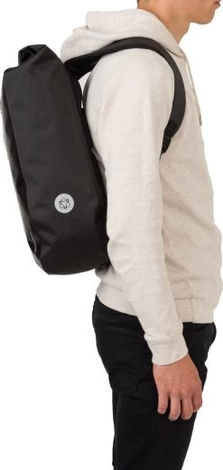 AGU Rugzak Shelter - Zwart - 21L - Waterdicht - Roll-top 19 AGU Rugzak Shelter - Zwart - 21L - Waterdicht - Roll-top -Fiets Serie Winkel 571x1200