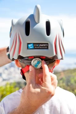 Crazy Safety - Kinderfietshelm - Blauwe Haai - S/M - 49-55 Cm Verstelbaar 10 Crazy Safety - Kinderfietshelm - Blauwe Haai - S/M - 49-55 Cm Verstelbaar -Fiets Serie Winkel 800x1200 16